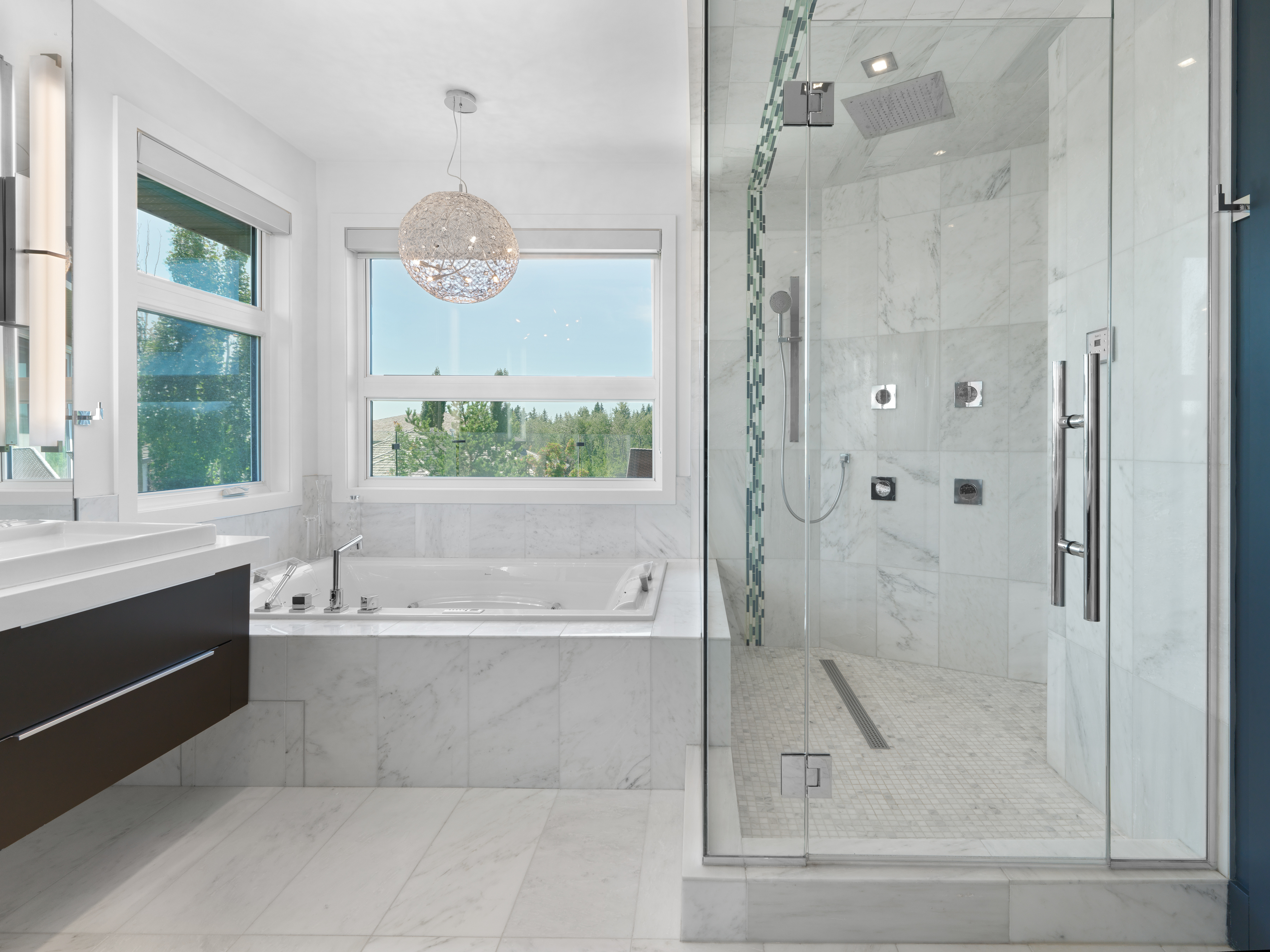 Ensuite in 703 Dalhousie Way in Donsdale home for sale by Holland and Associates Real Estate in Edmonton.